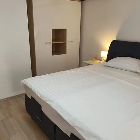 Aldi 4 Apartment Pula