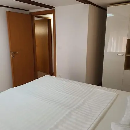 Apartman Aldi 4 *